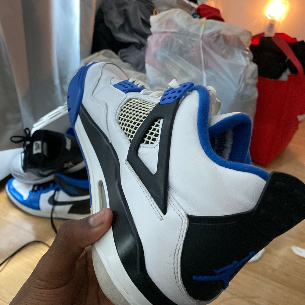 Motorsport 4s clean barely worn